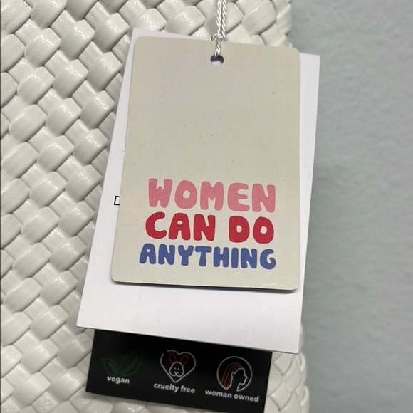 Ahdorned | Vegan Tote Bag w/ Lemon Removable Crossbody Strap ๐ - Picture 4 of 16